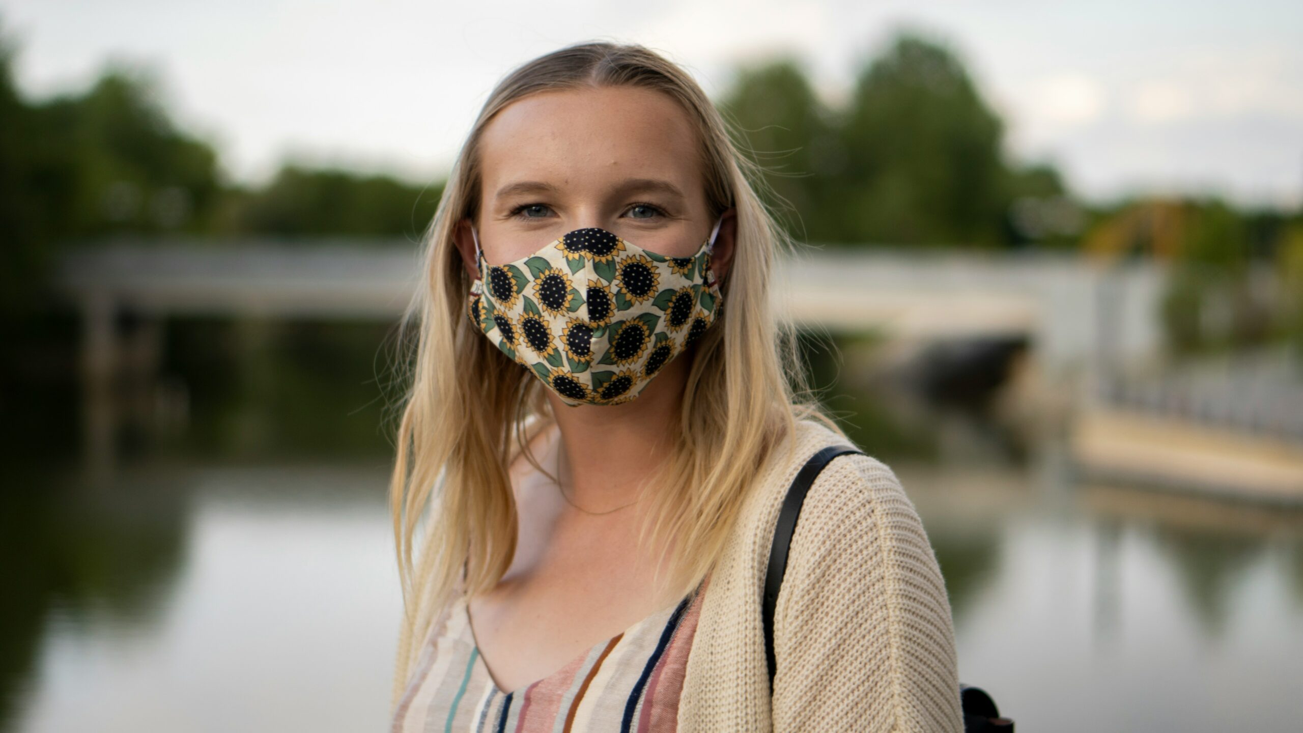 Woman wearing mask to avoid H5N1